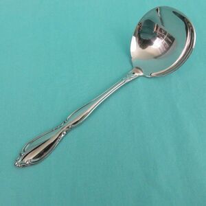 Oneida Strathmore Gravy Ladle Deluxe Stainless New